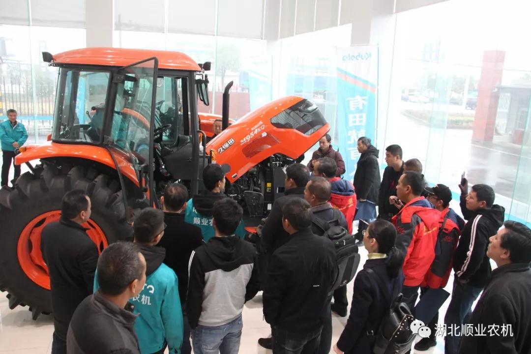 全省农机合作社维修技术培训班学员到顺业公司参观考察农业机械设备